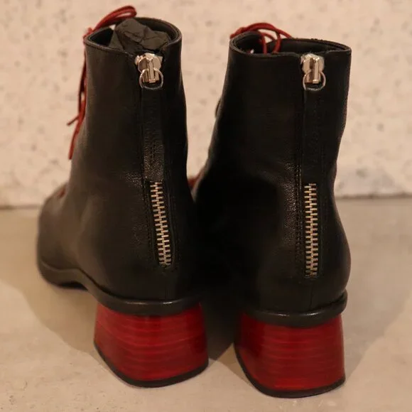 Authentic Italian leather booties with red accent - Picture 2 of 3